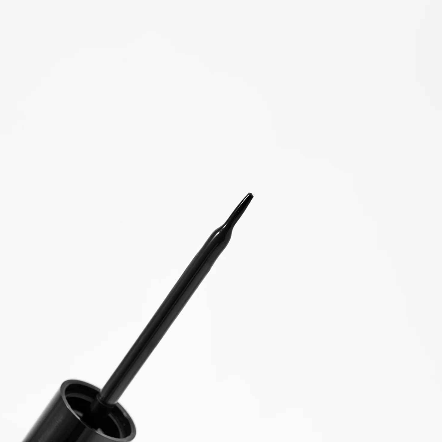 PROVOC LIQUID EYELINER Brush Black